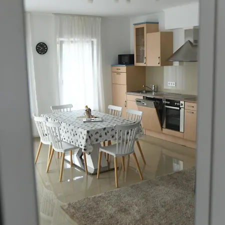 4 Seasons Apartment