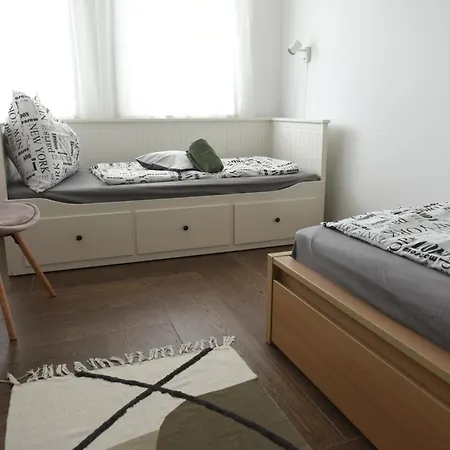 4 Seasons Apartment *
