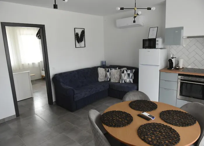 4 Seasons דירה *